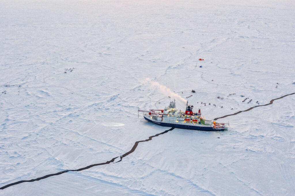 Ship in a polar expedition